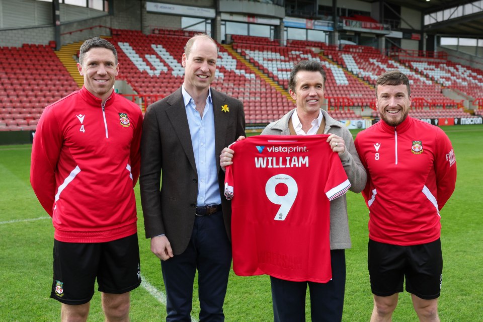 On a visit to Wrexham AFC, William was given a personalised shirt by Hollywood star Rob McElhenney