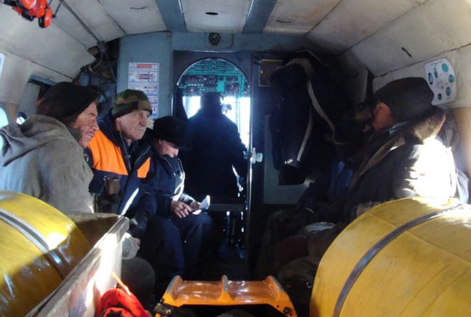 Alexey Gorulenko and Alexander Abdullaev being rescued in the end of November, 2012