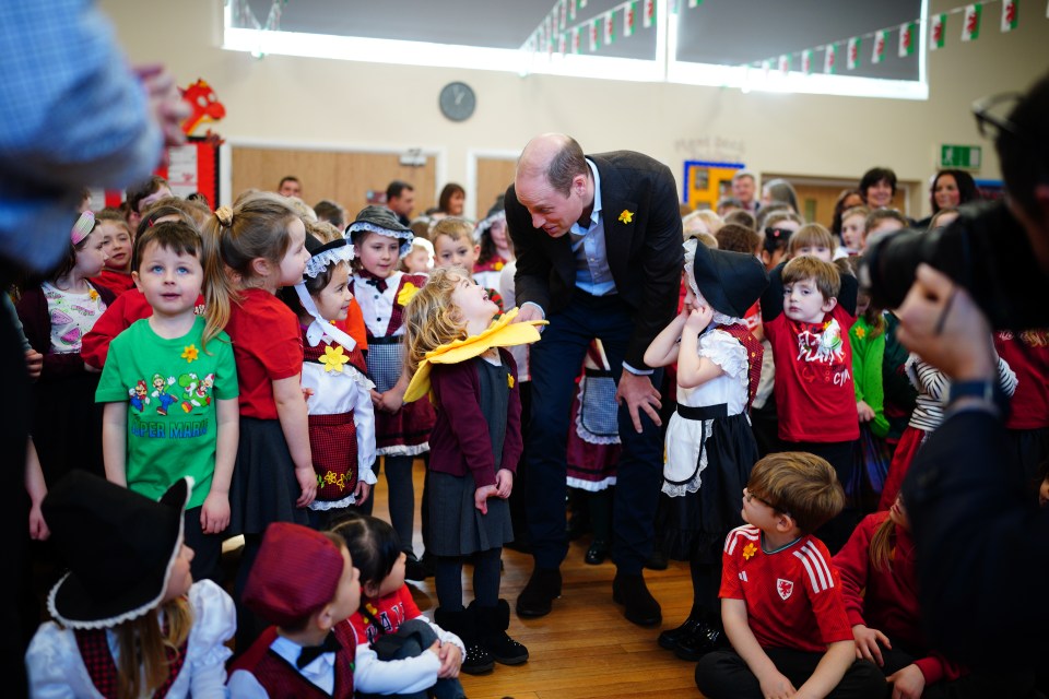 Prince William meets Esme Dale, four, dressed as a flower