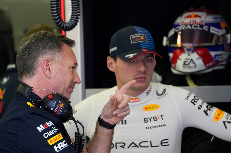 Horner speaking with Verstappen at the Bahrain International Circuit