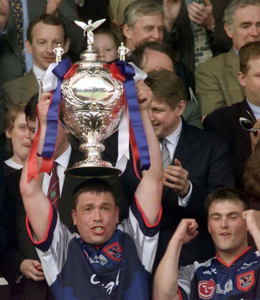 Mark Aston (left) celebrates after Sheffield Eagles’ 17-8 victory over Wigan in 1998