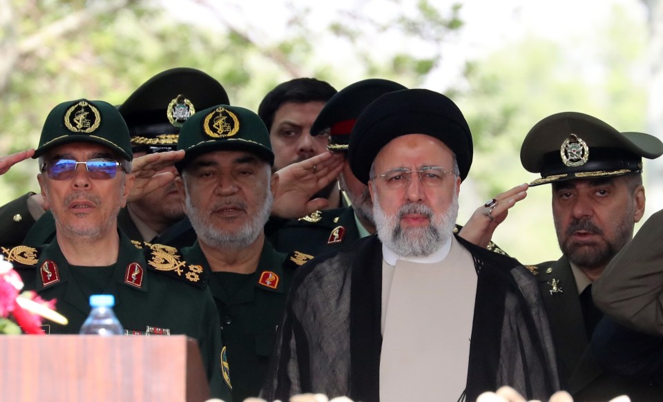 Iranian President Ebrahim Raisi flanked by IRGC and army generals