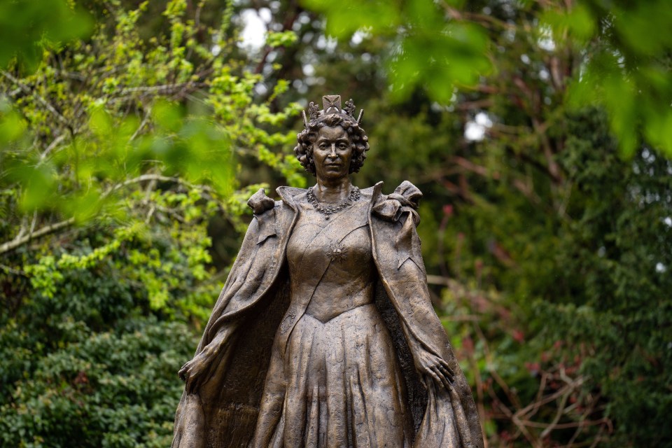 A seven-foot statue of the late Queen has been unveiled in Oakham, Rutland