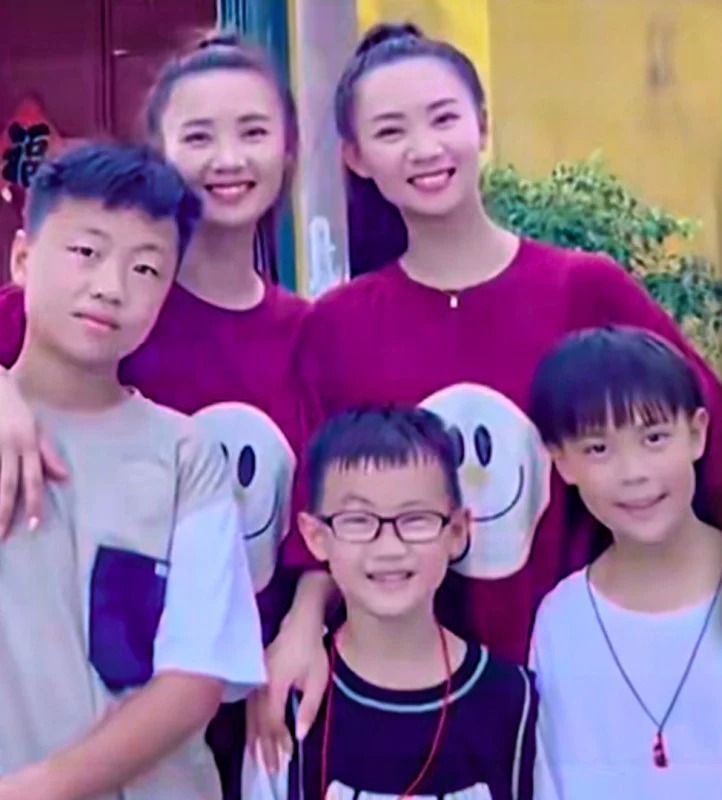 Chinese twins Sun Ye and Liu Yan had both called their son's Kevin