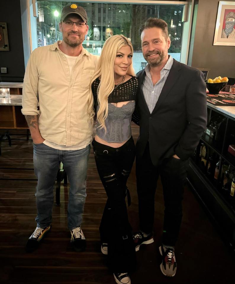 Tori Spelling with co-stars Jason Priestly and Brian Austin Green reuniting at a convention in Pittsburgh, US