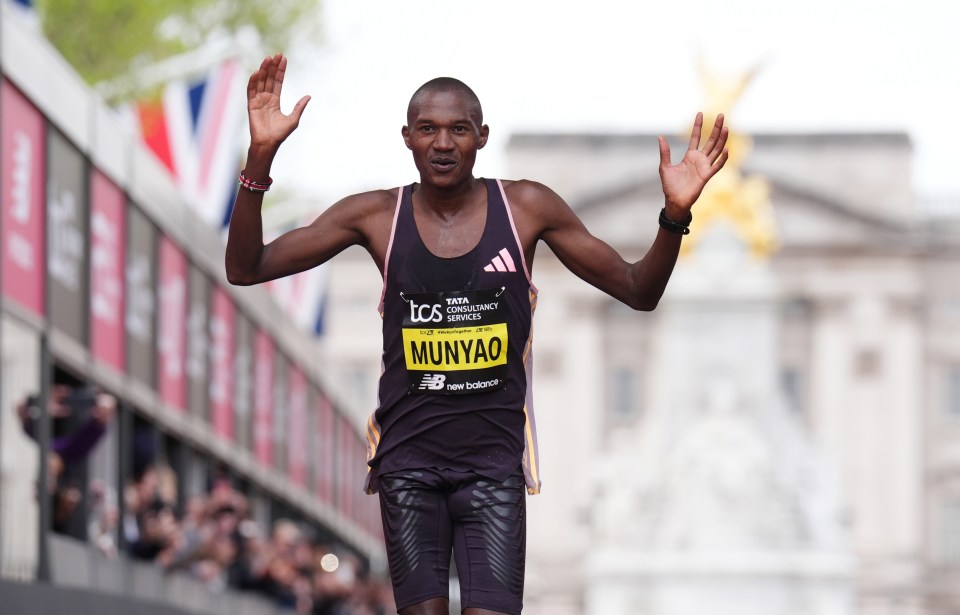 Alexander Mutiso Munyao earned top spot in the men's elite race