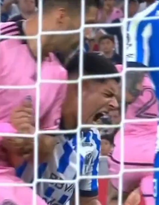 Victor Guzman screamed in pain as Suarez horribly twisted his arm