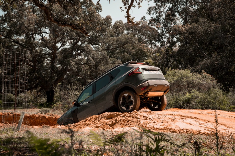 Duster has all the minerals most people need – high ground clearance, chunky tyres, five drive modes and hill descent control