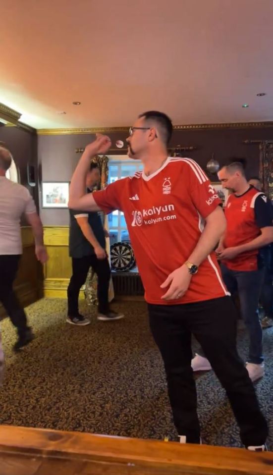 Damon Heta stunned punters in a local boozer this week while wearing a Nottingham Forest top