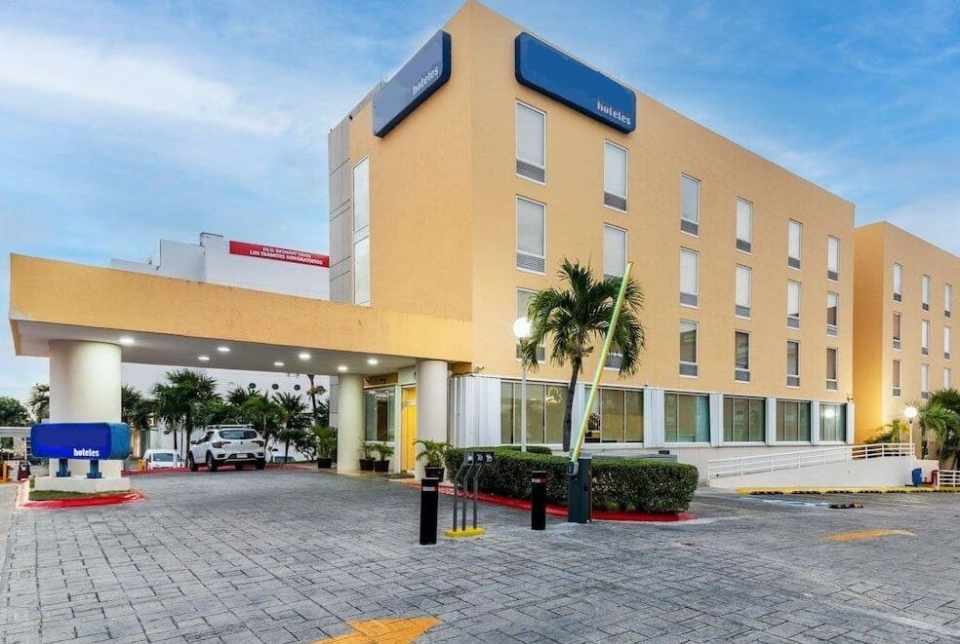 A British man has been found dead in a pool of his own blood in City Express Hotel in Cancun