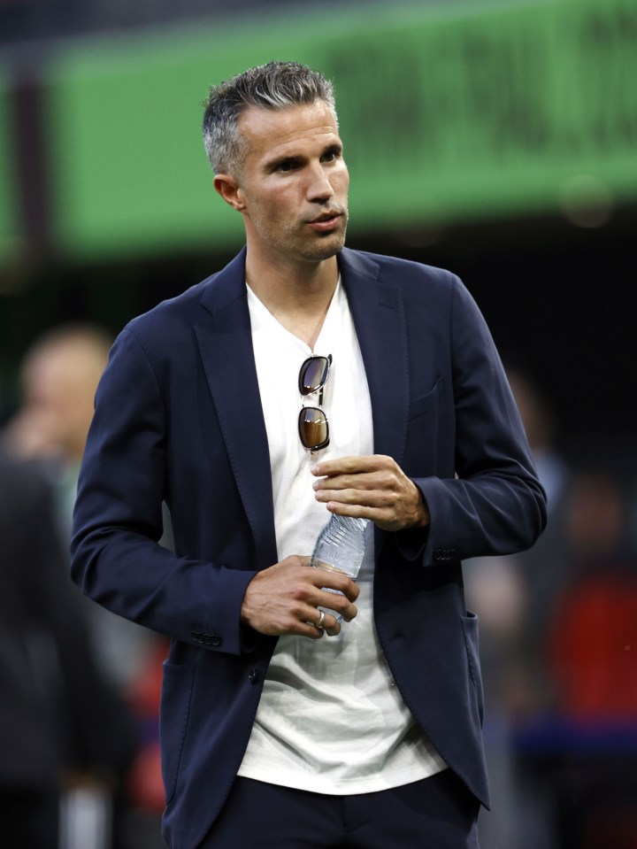 Robin van Persie is in advanced talks to take over at Heerenveen