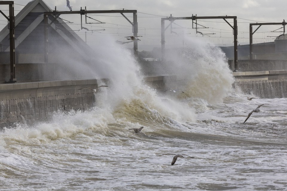 Storm Kathleen hits the west coast Scotland causing large waves