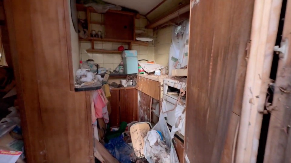 Explorer Ashley Urbex's video also shows inside several wooden units