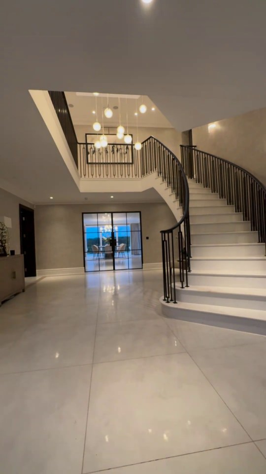 Mark Wright gives fans a rare look inside £3.5m mansion he shares with Michelle Keegan with video of staircase transformation, , //www.instagram.com/p/C5og2iWsOjE/?hl=es