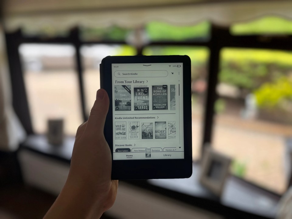 I've spent a week testing the Kindle 2022, and it's the perfect pocket library on the go