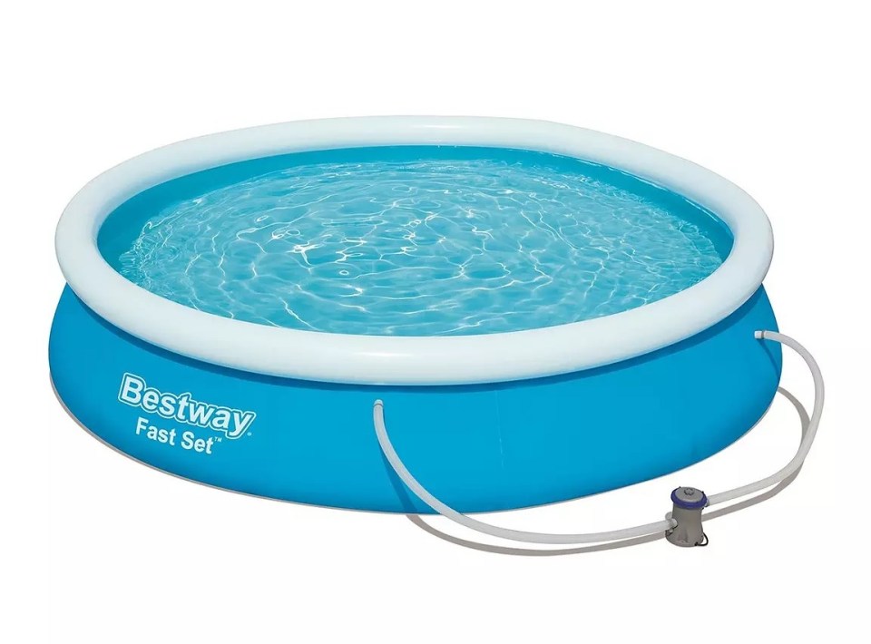 Save £65 on Bestway’s 12ft pool with filter pump