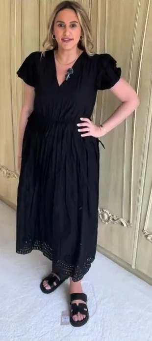 The size 14-16 fashion fan also slipped into a timeless black broderie dress