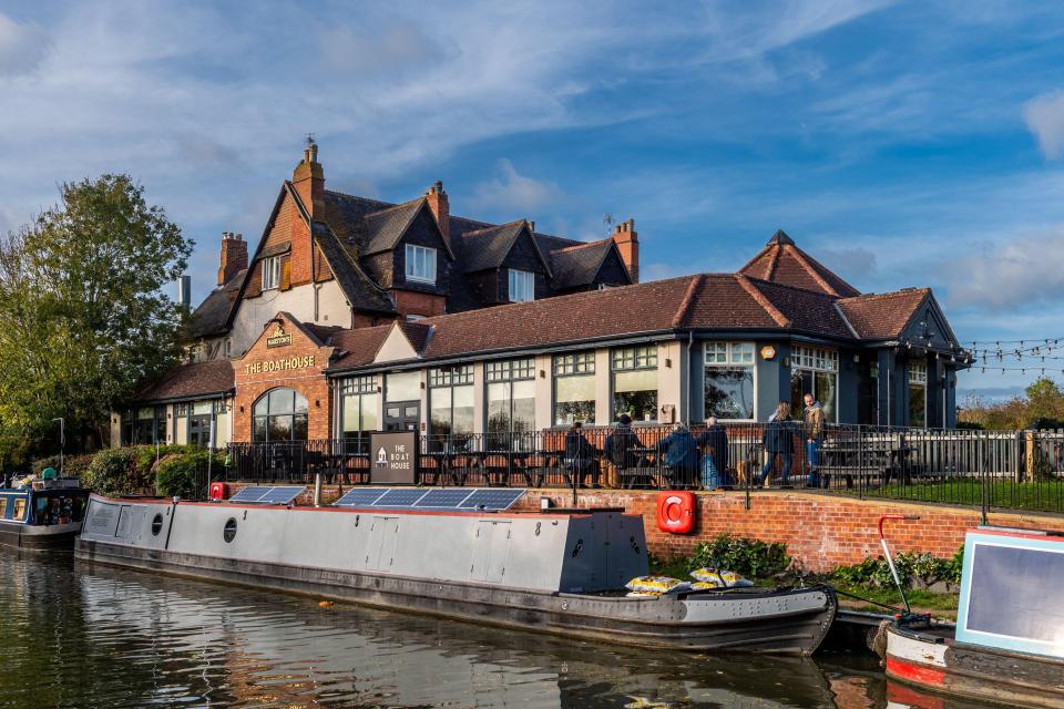 The Boathouse is an award-winning cafe, nearby the Earls Barton White Mills Marina site, with breakfast, cakes and lunches