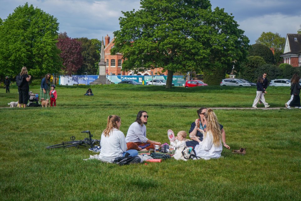 Londoners made the most of the warmer weather yesterday at Wimbledon Common