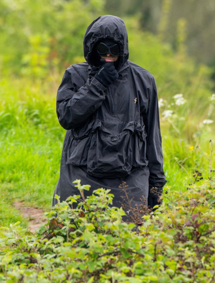 An onlooker said: 'It looked as though Liam was doing his best to not be recognised'