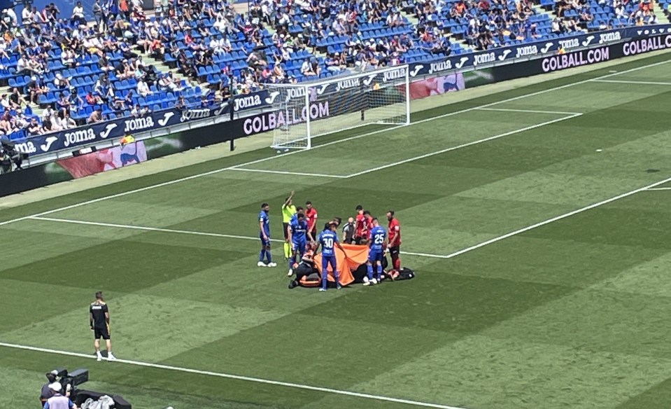 Getafe goalkeeper David Soria received treatment on the pitch