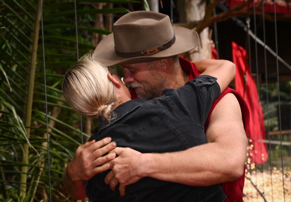  Zara goes in for a kiss after Mike leaves I'm A Celebrity