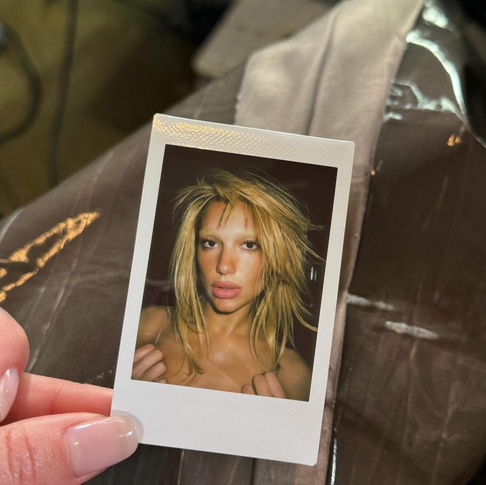 She captured her look on a Polaroid selfie