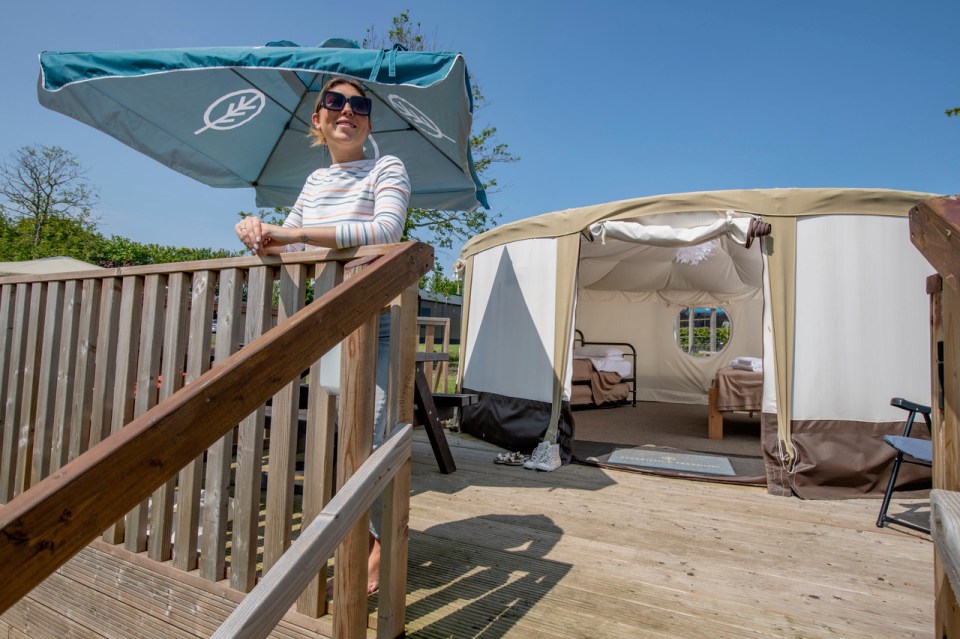 Or, glamp at Cayton Village site near Scarborough, with all facilities, in a spacious yurt