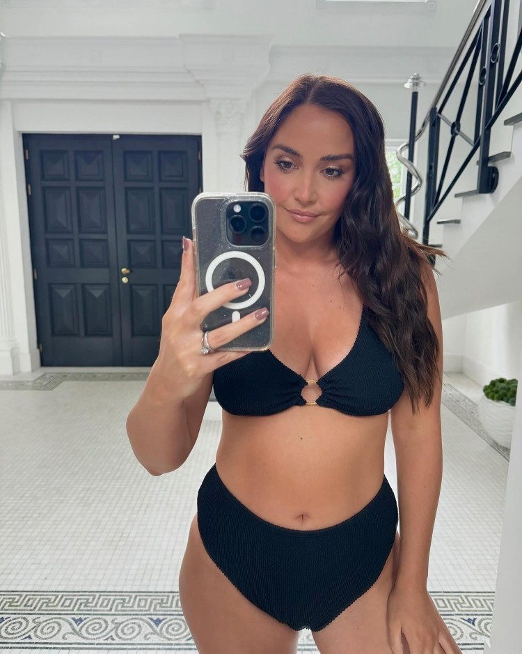 Jacqueline Jossa looked amazing in a black two-piece