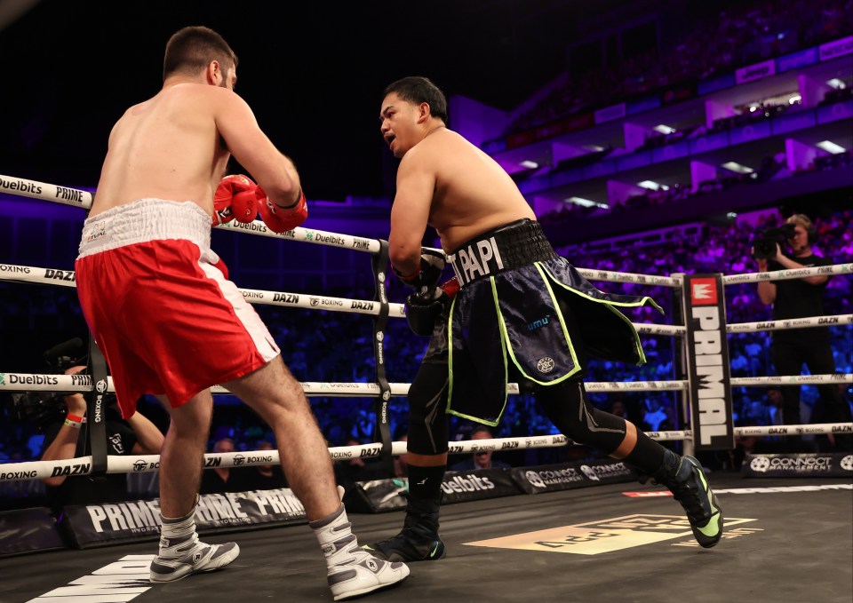 Salt Papi knocking down Andy Warski during their catchweight bout