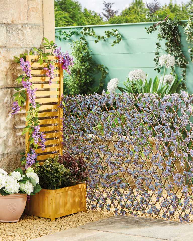 Keep nosey neighbours out of your garden with this gorgeous privacy fence