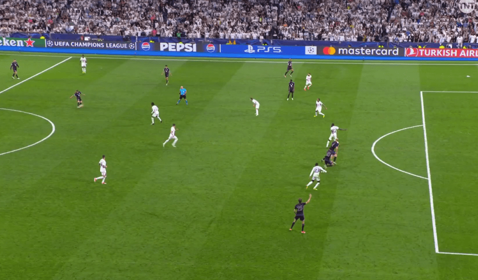 The linesman raised his flag straight away to call Matthijs de Ligt offside