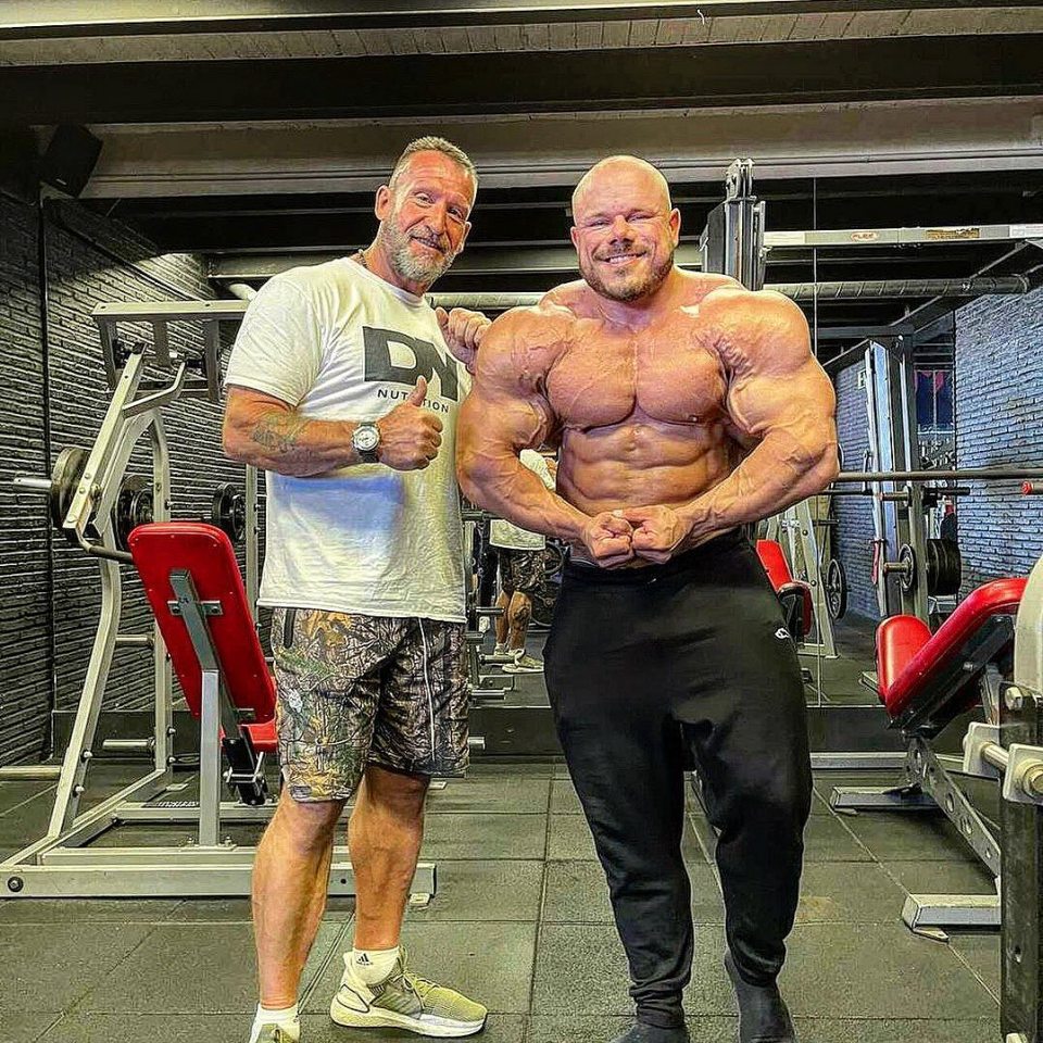 Brit bodybuilder Dorian Yates posing with Gebhardt before his tragic death