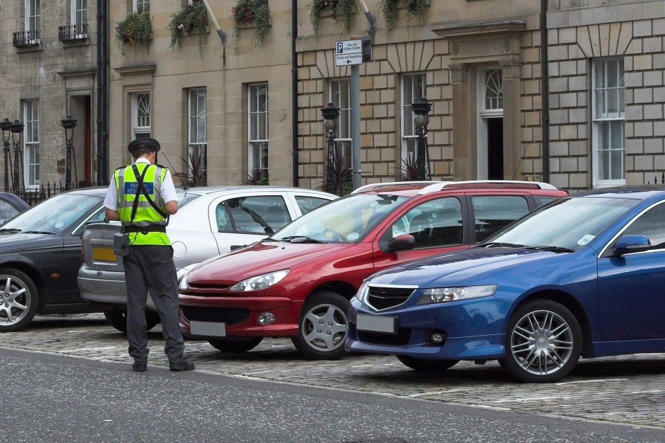 A traffic warden has revealed the 10-minute rule that could save you from a hefty fine