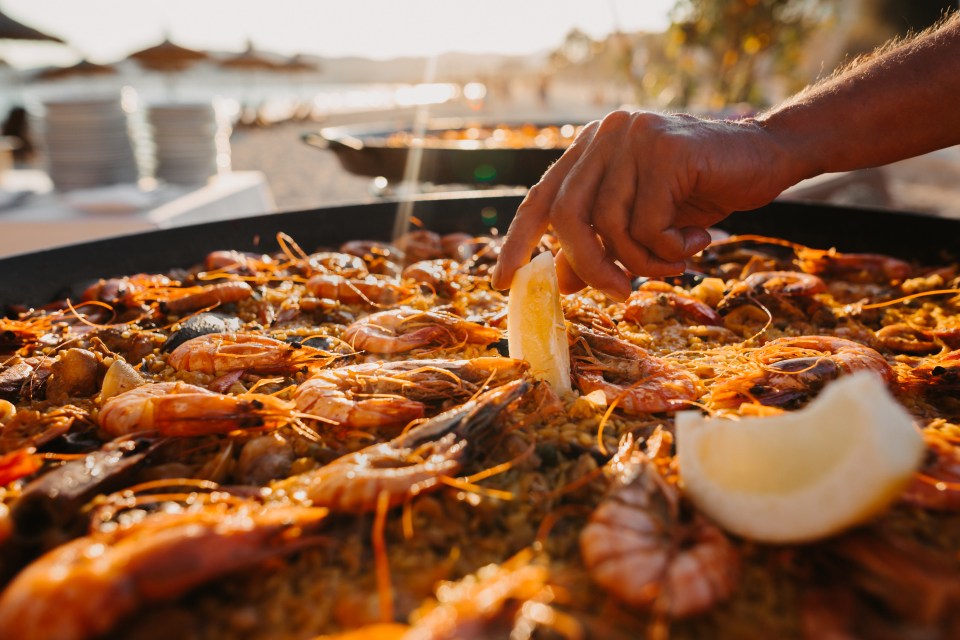 Catriona warns to never order a seafood paella on a Monday