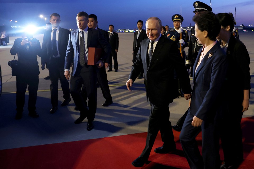 Putin arrived at dawn in Beijing