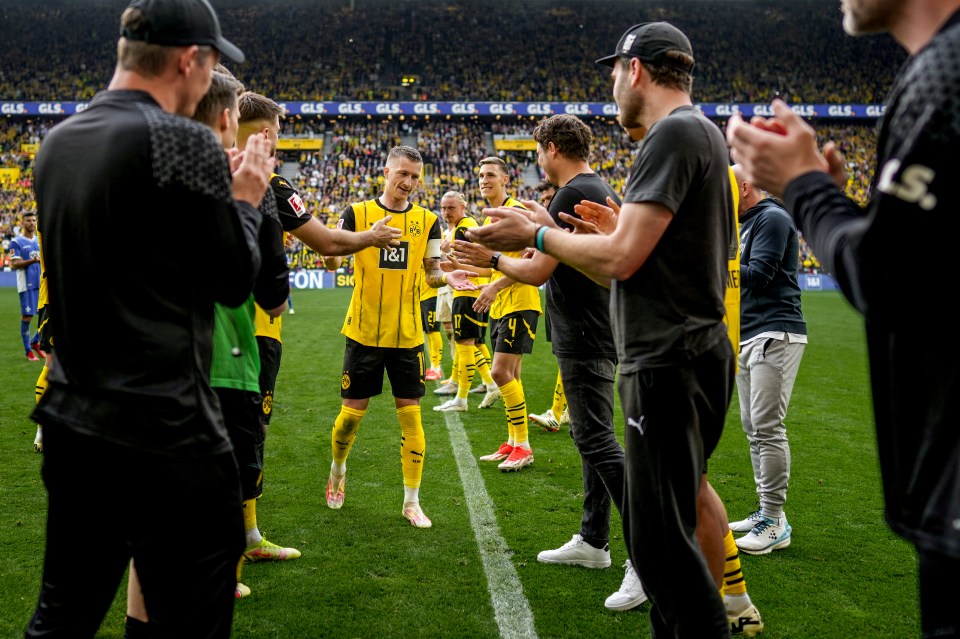 Reus was given a wonderful send off with a guard of honour in his final home game