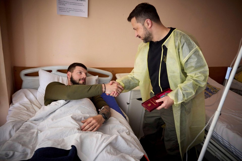 President Zelensky visiting wounded soldiers as he blamed the West for the Russian advance