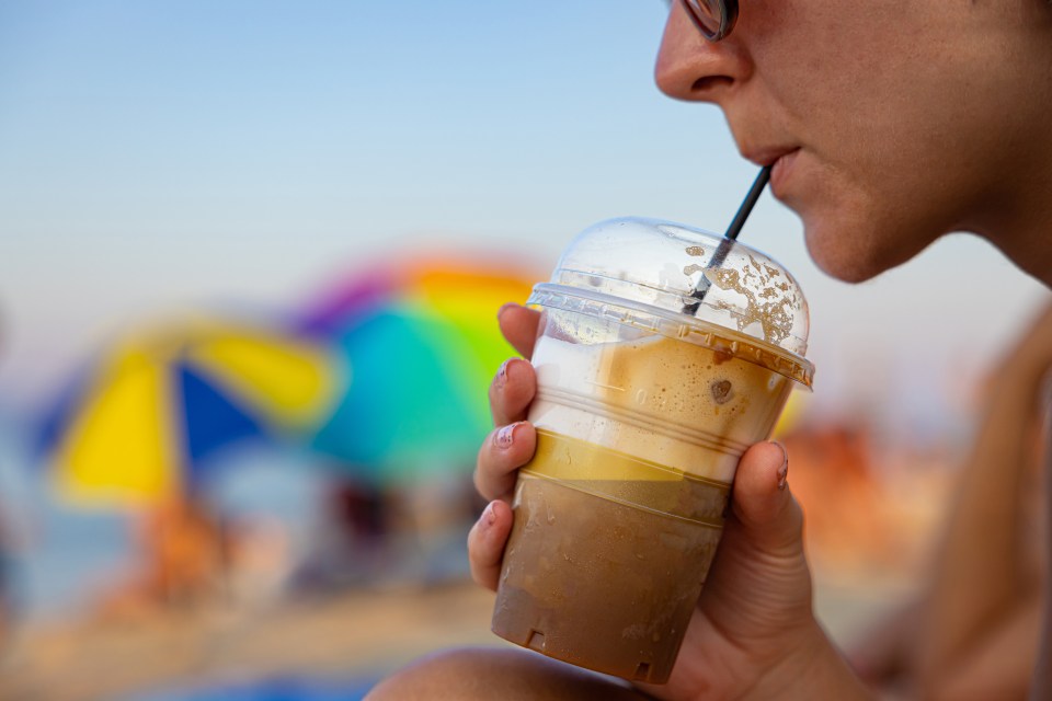 Do you know the best drinks to order if you're trying to lose weight this summer?