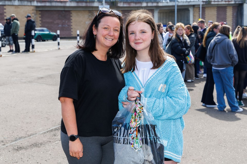 Carolanne Dunn and daughter Jessica have met some Americans at the gig