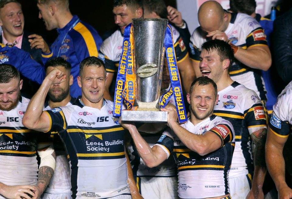 Rob lifts the 2017 Super League Grand Final trophy