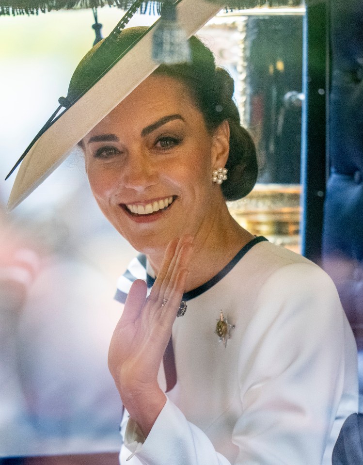 Princess Kate looking sensational as she rode in a royal carriage with her children