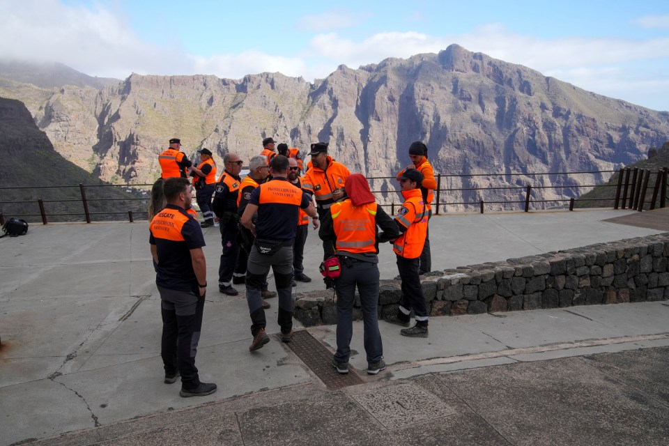 Cops, firefighters and mountain rescue are in the sixth day of their search operation in Tenerife