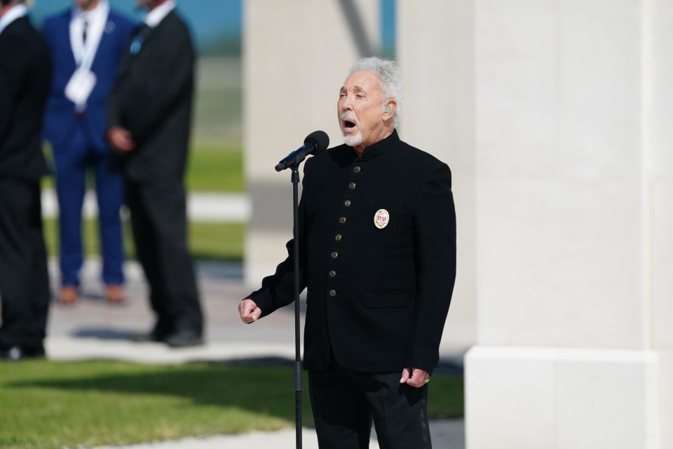 Sir Tom Jones performing his song I Won't Crumble With You If You Fall