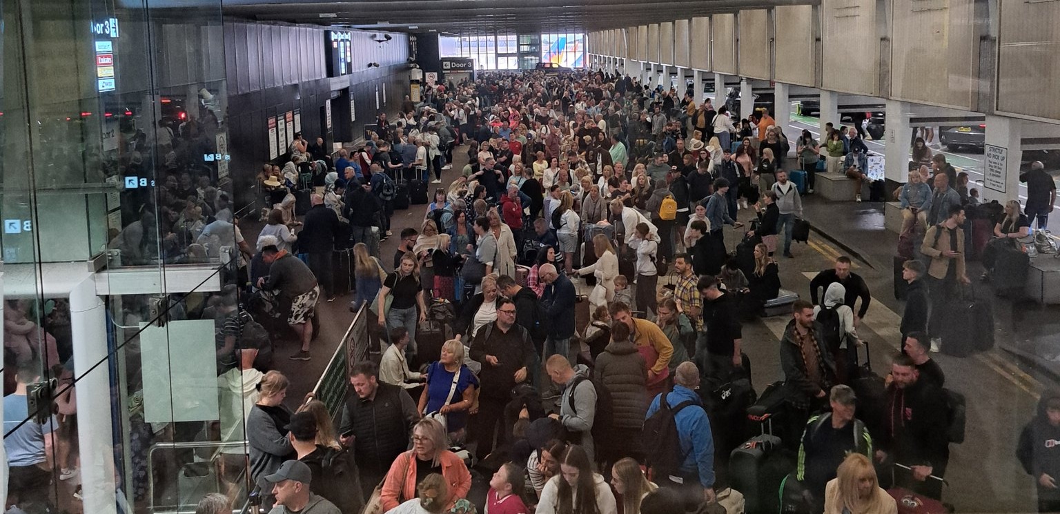 Hundreds of people were left queuing for hours at Manchester airport last week