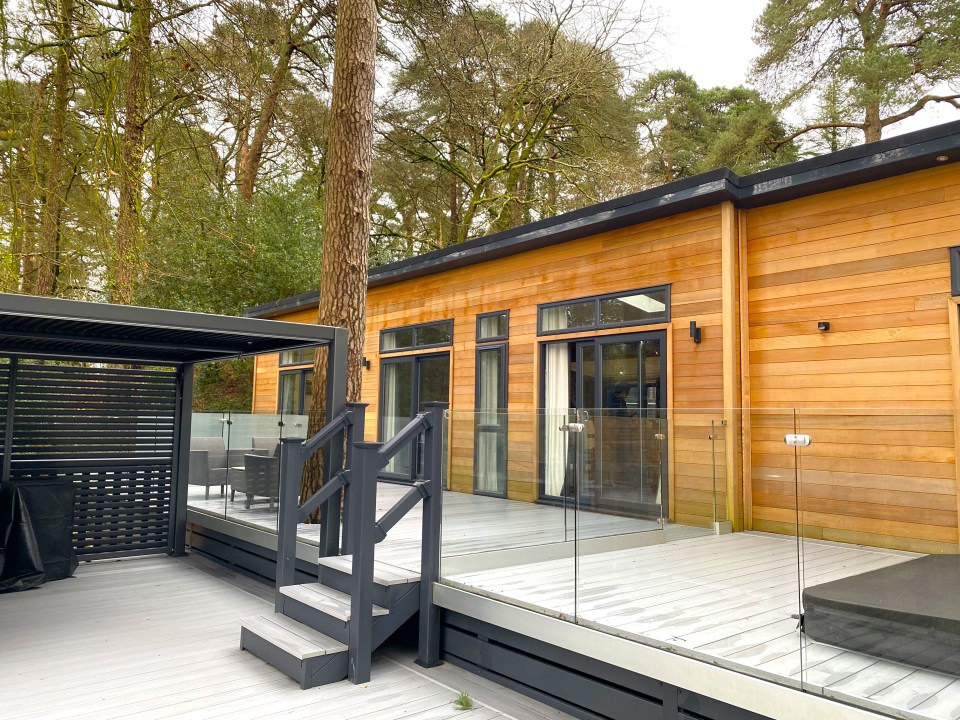 They’re said to be the “ultimate contemporary lodge accommodation” with huge patio spaces and hot tubs