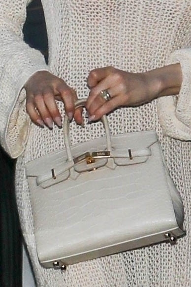 Jennifer was still wearing her wedding ring amid speculation that her marriage to actor Ben Affleck is in trouble