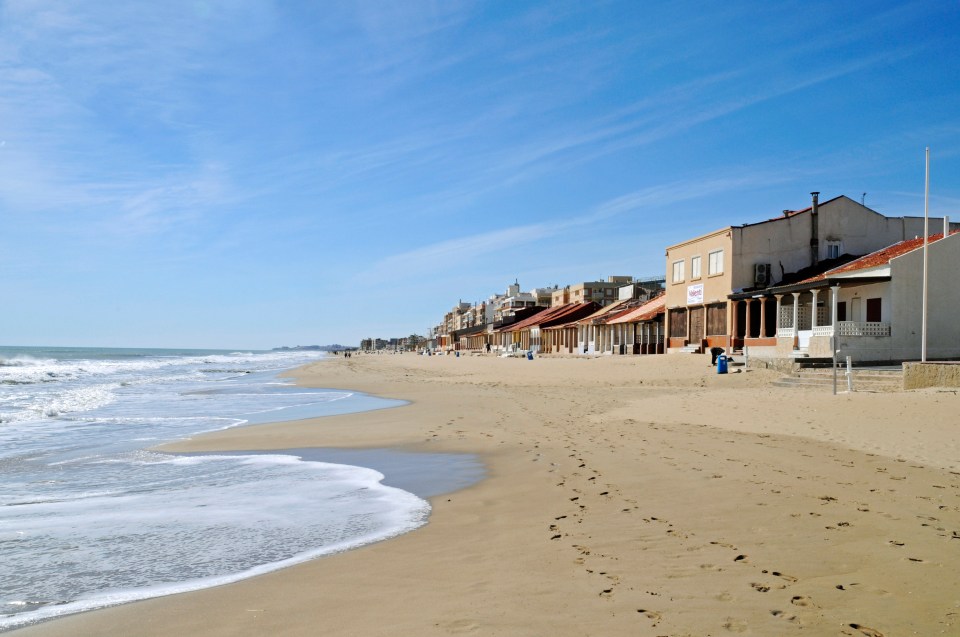 Two men died after diving into the sea at La Roqueta near Alicante