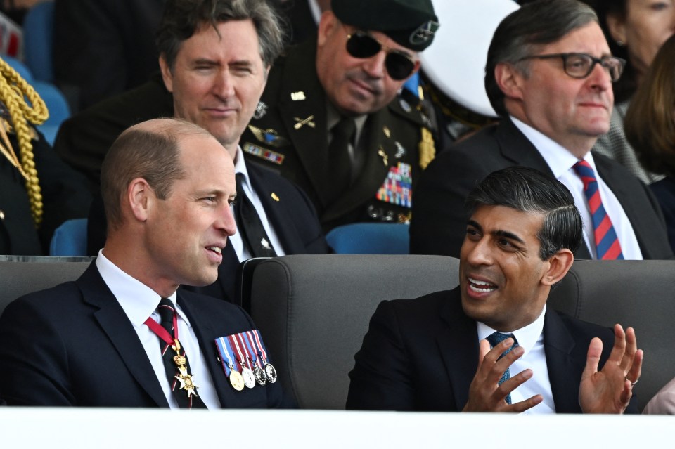 The heir wore medals on his chest with pride at the Portsmouth Ceremony