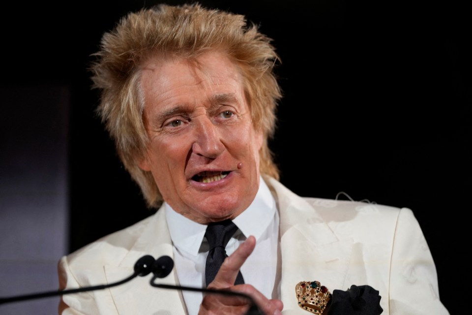 Sir Rod Stewart has slammed Nigel Farage for his comments over Ukraine